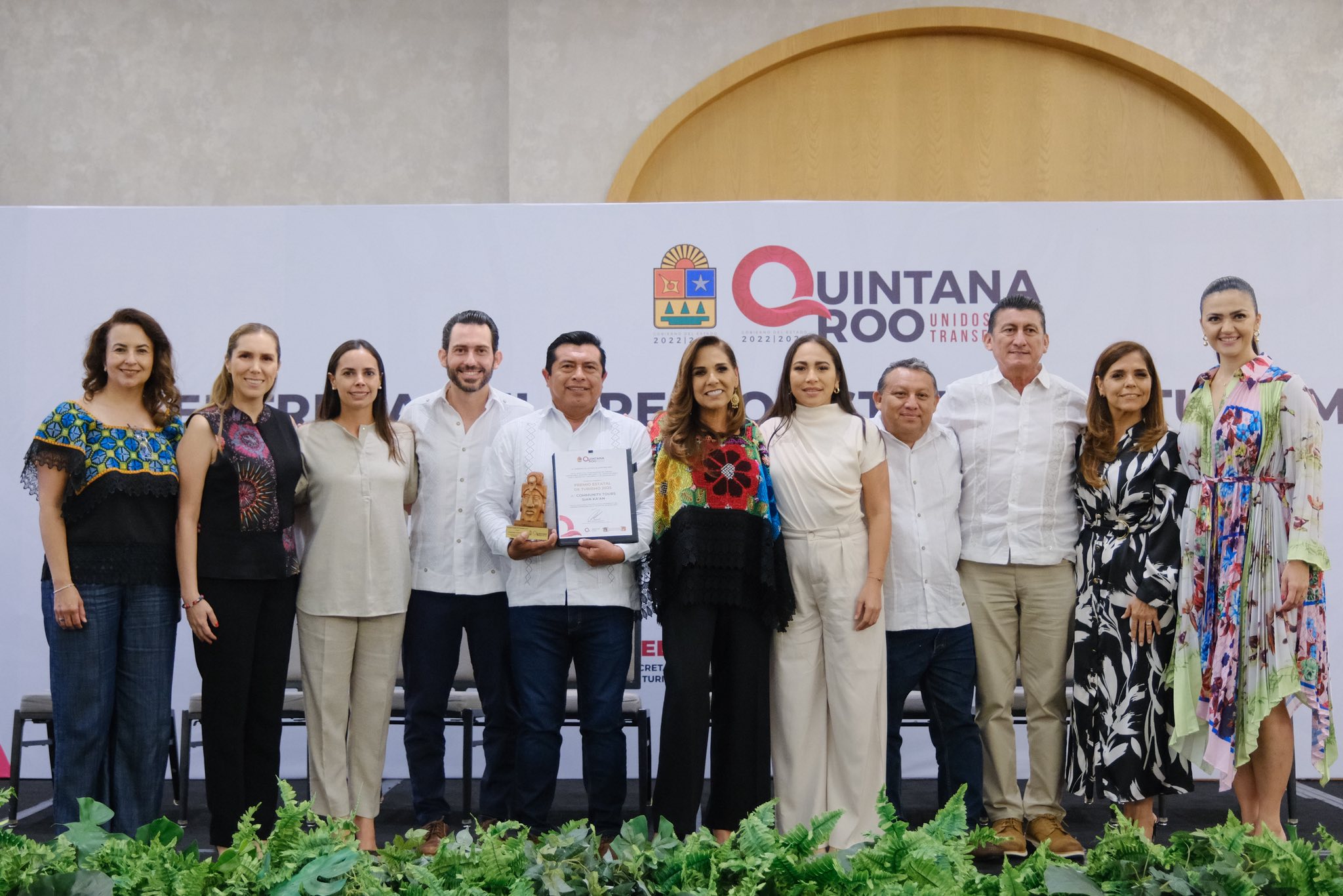 Group photo with authorities at the award event