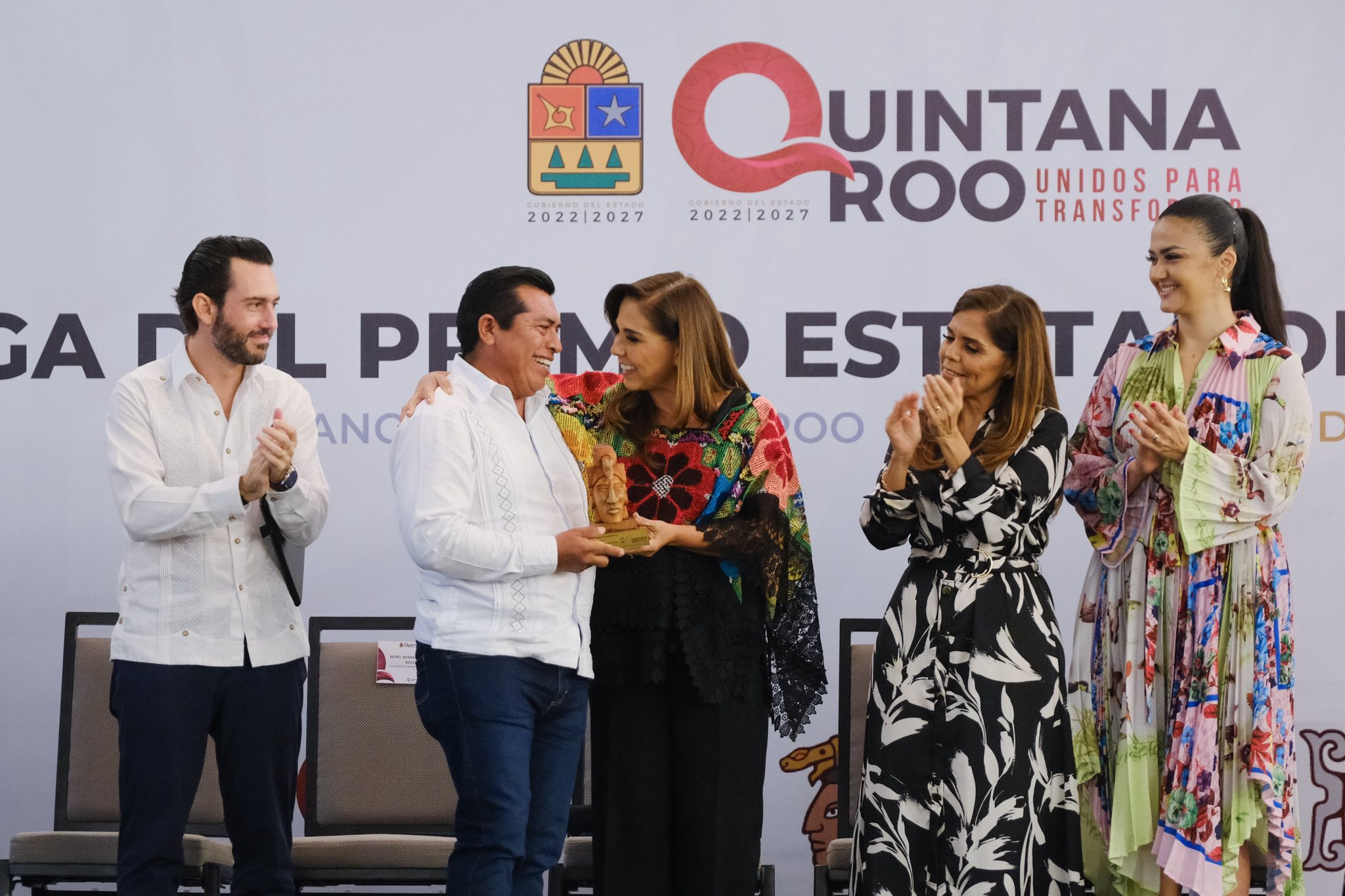 Alberto Cen Caamal receiving State Tourism Award